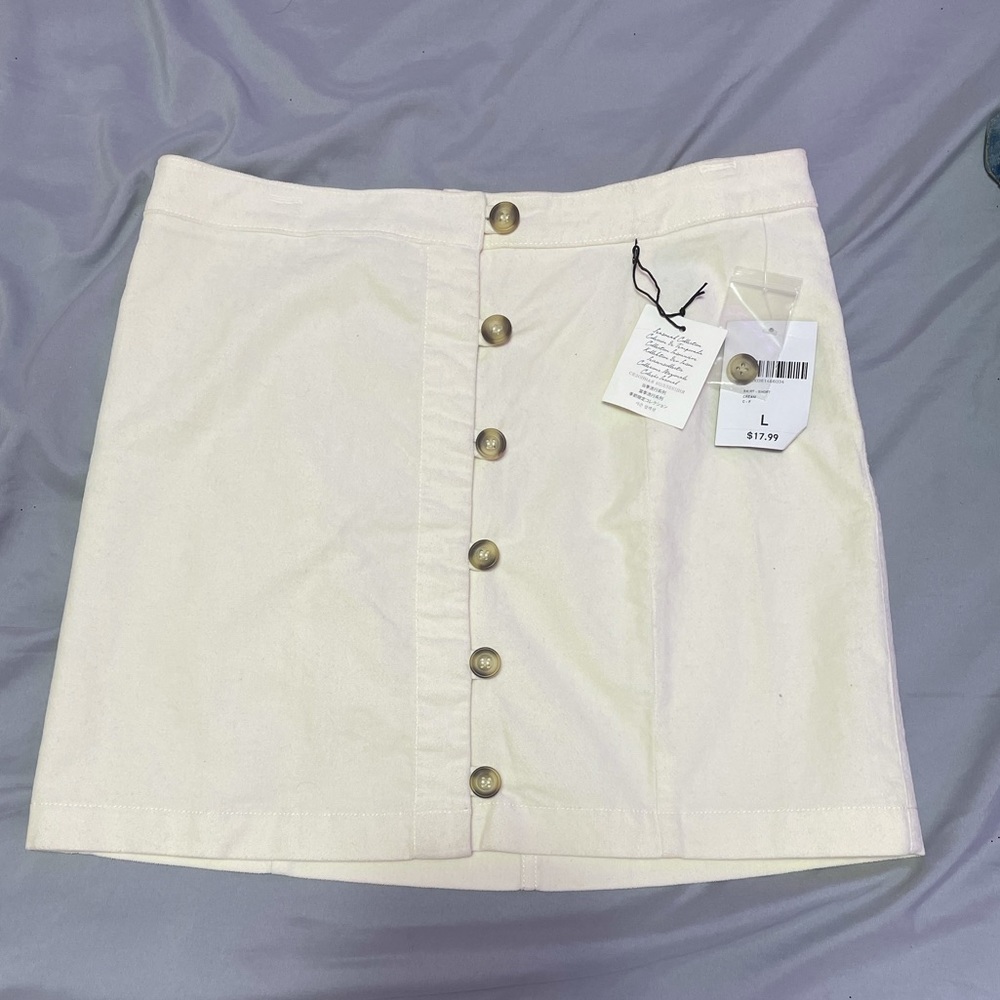 Cream/white button skirt